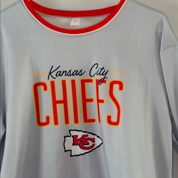 NFL Kansas City Chiefs silver sweatshirt with team name and logo Size XL - Picture 2 of 9